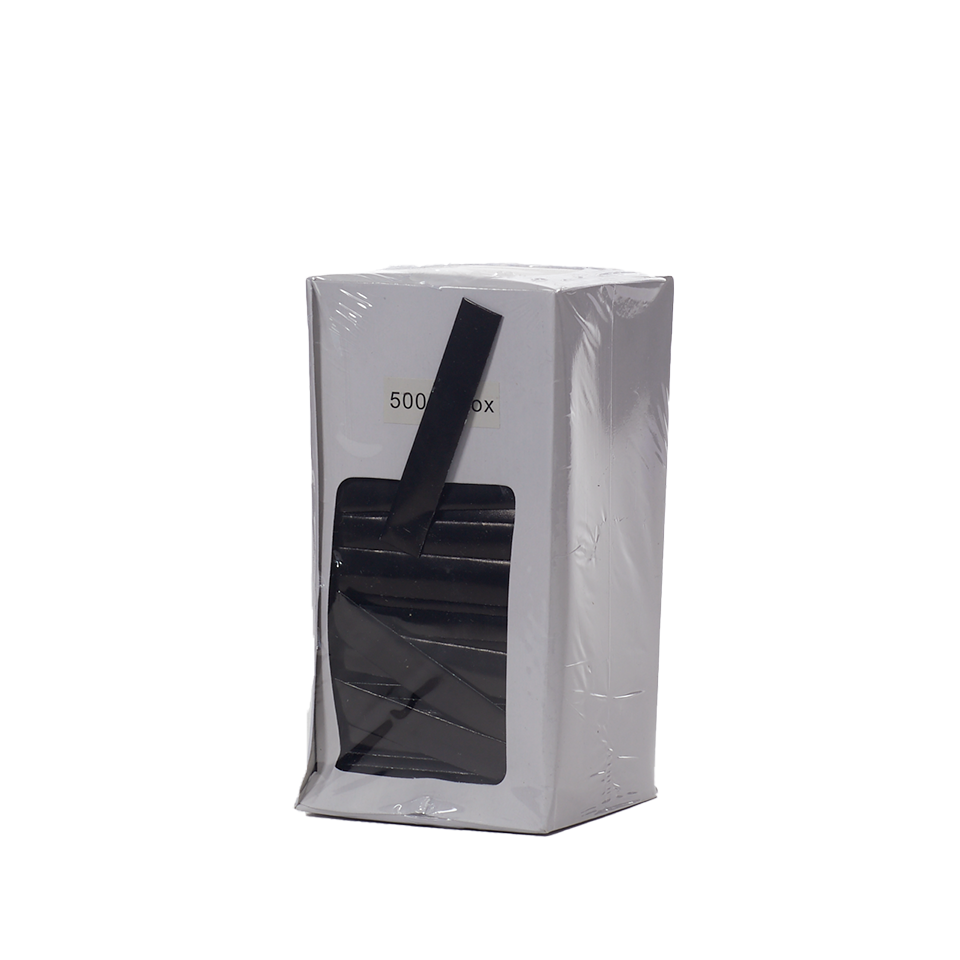 קיסם שיניים במעטפה שחורה